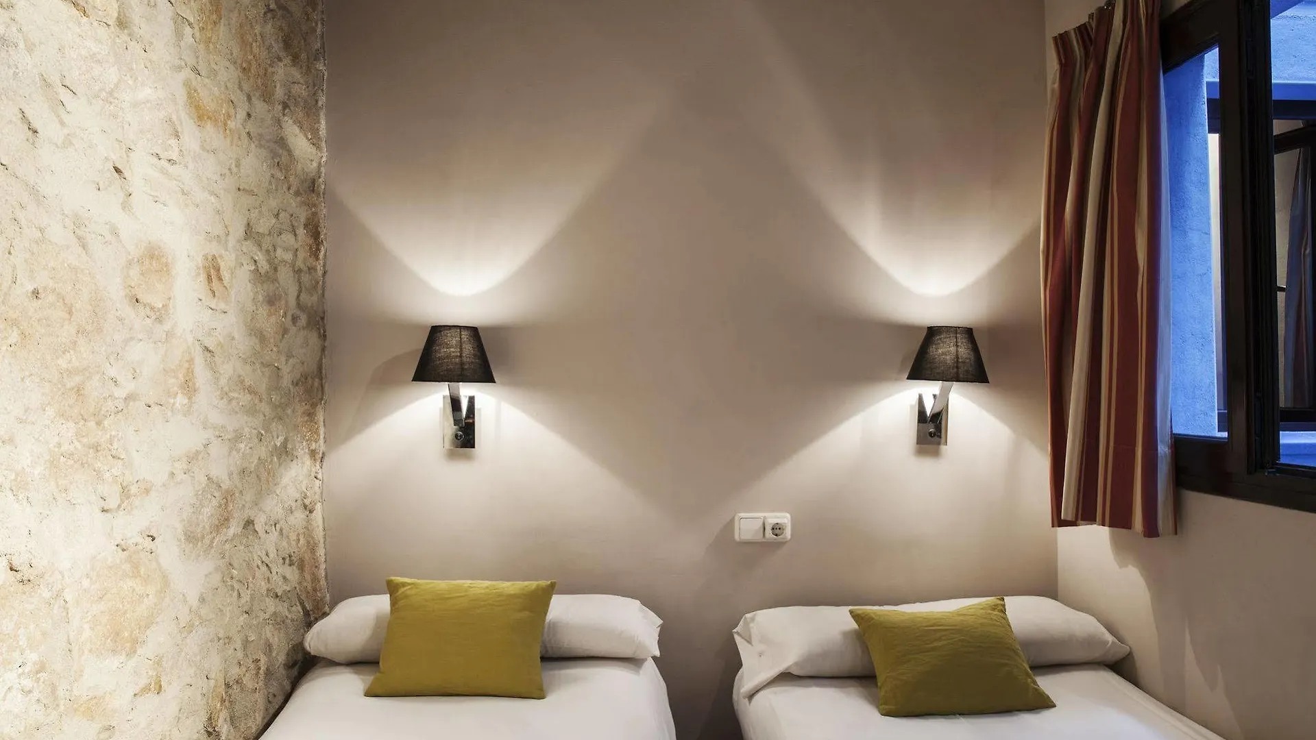 AinB Las Ramblas-Guardia Apartments Barcelona
