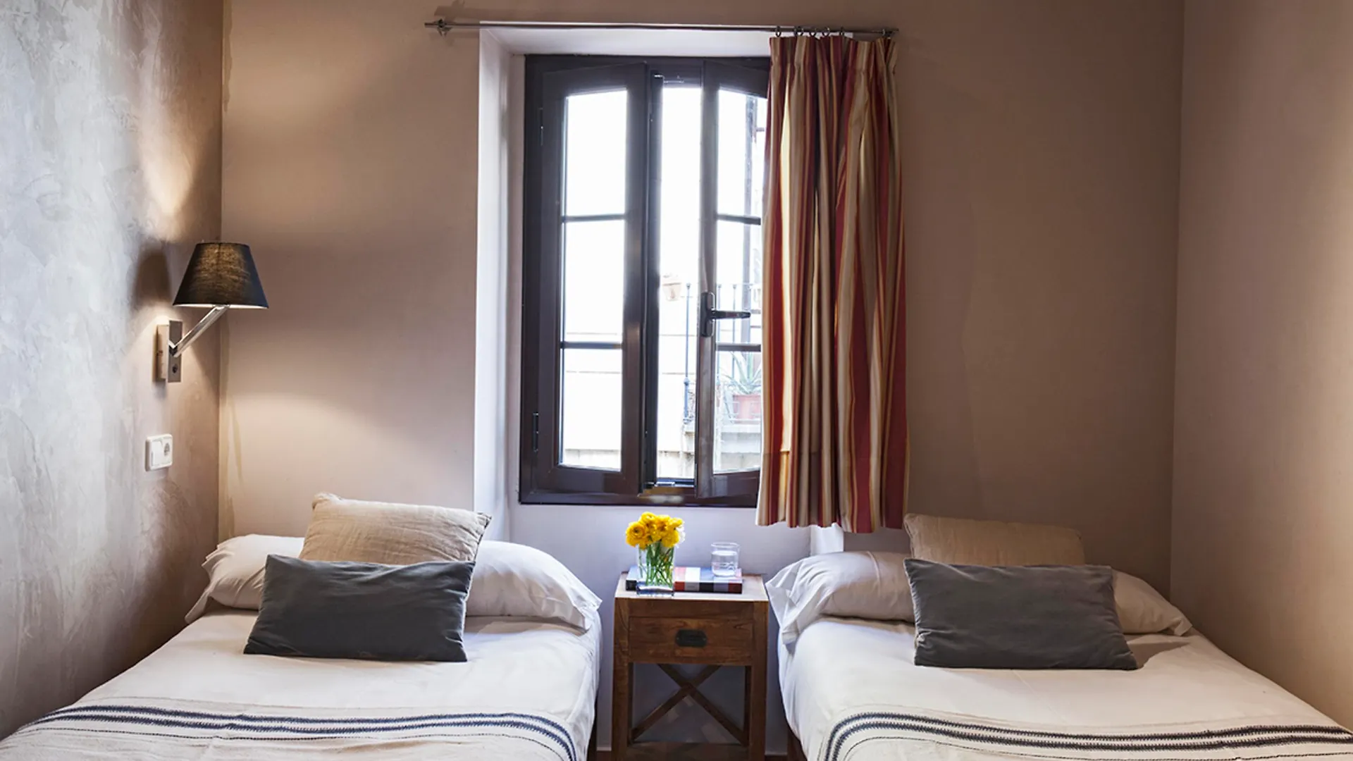 Ainb Las Ramblas-Guardia Apartments Βαρκελώνη