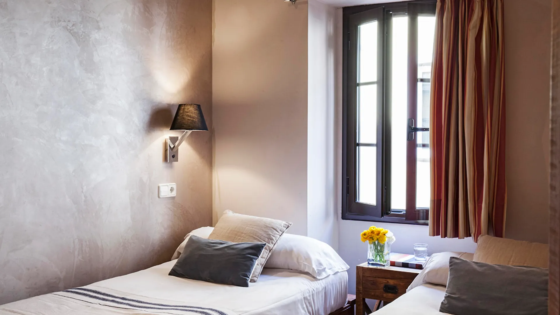 Ainb Las Ramblas-Guardia Apartments Βαρκελώνη 0*,
